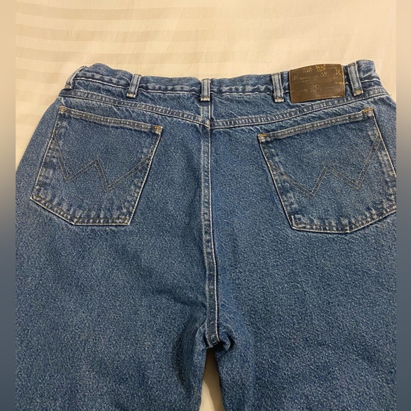 Wrangler Relaxed Fit Rugged Wear Blue Jeans with Red Comfort Lining w38 x 32 EUC - Picture 4 of 8